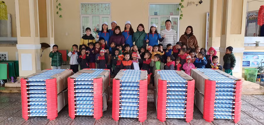 Những chiếc giường lưới đã đến các điểm trường