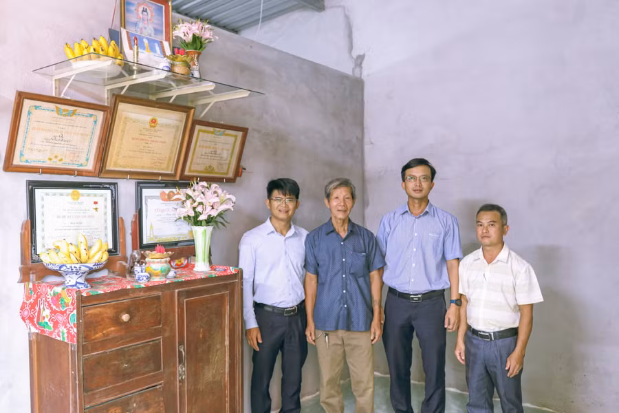  Ngôi nhà tình nghĩa vừa xây xong cho những gia đình cách mạng còn gặp nhiều khó khăn