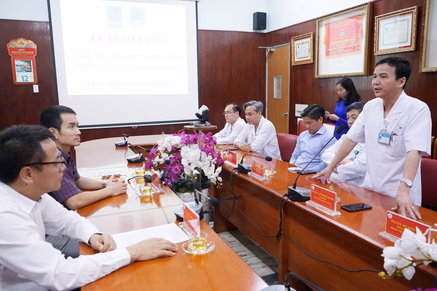 Giám đốc BV Thống Nhất gửi lời cảm ơn đến Ban Lãnh đạo và NLĐ PV GAS vì sự hỗ trợ thiết thực Giám đốc BV Thống Nhất gửi lời cảm ơn đến Ban Lãnh đạo và NLĐ PV GAS vì sự hỗ trợ thiết thực