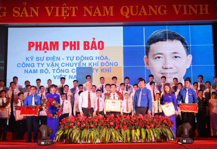 2 dai dien pv gas duoc tuyen duong nguoi tho tre gioi toan quoc lan xi nam 2020