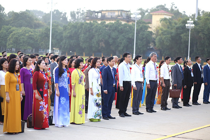 ... hay những thầy cô đã có những sáng kiến, phát minh, đề tài khoa học để khẳng định vị trí ngành giáo dục Việt Nam trên bản đồ Thế giới.