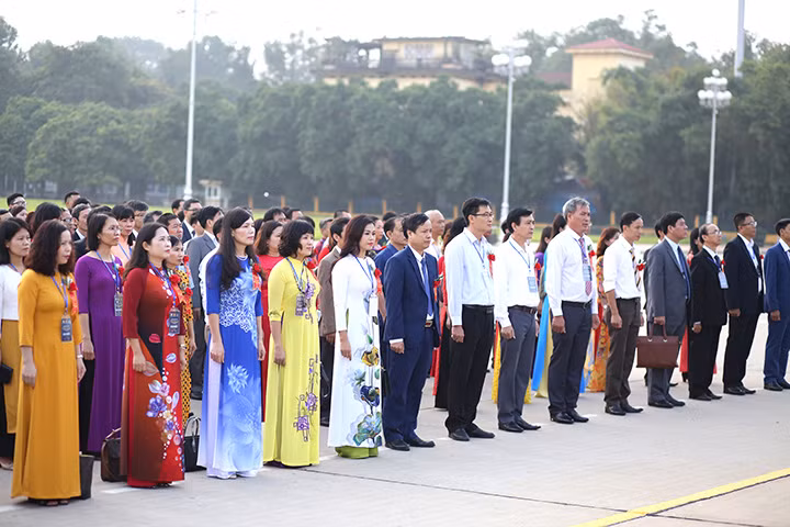 ... hay những thầy cô đã có những sáng kiến, phát minh, đề tài khoa học để khẳng định vị trí ngành giáo dục Việt Nam trên bản đồ Thế giới.