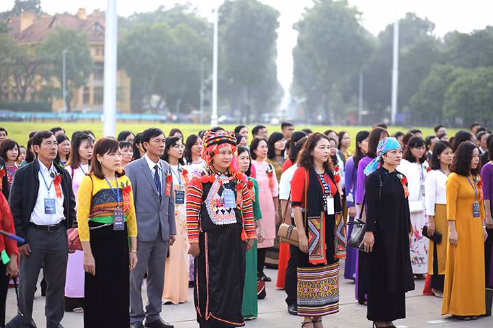 Các thầy cô được chọn lựa từ những tấm gương vượt khó trên mọi miền Tổ quốc...