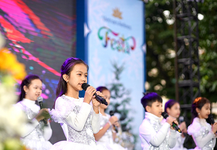 Tiết mục biểu diễn của các em học sinh.