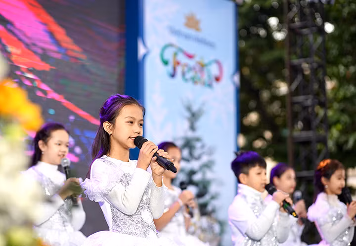 Tiết mục biểu diễn của các em học sinh.