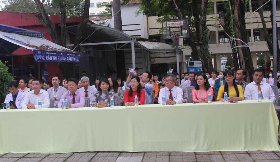 Các đại biểu tham dự chương trình. Các đại biểu tham dự chương trình.