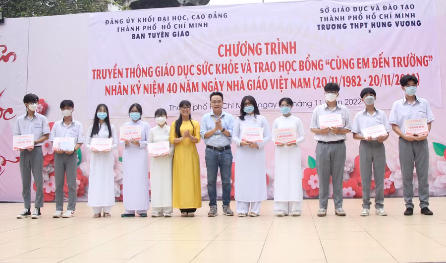 Các suất học bổng sẽ tiếp thêm động lực cho học sinh có hoàn cảnh khó khăn vươn lên trong học tập.