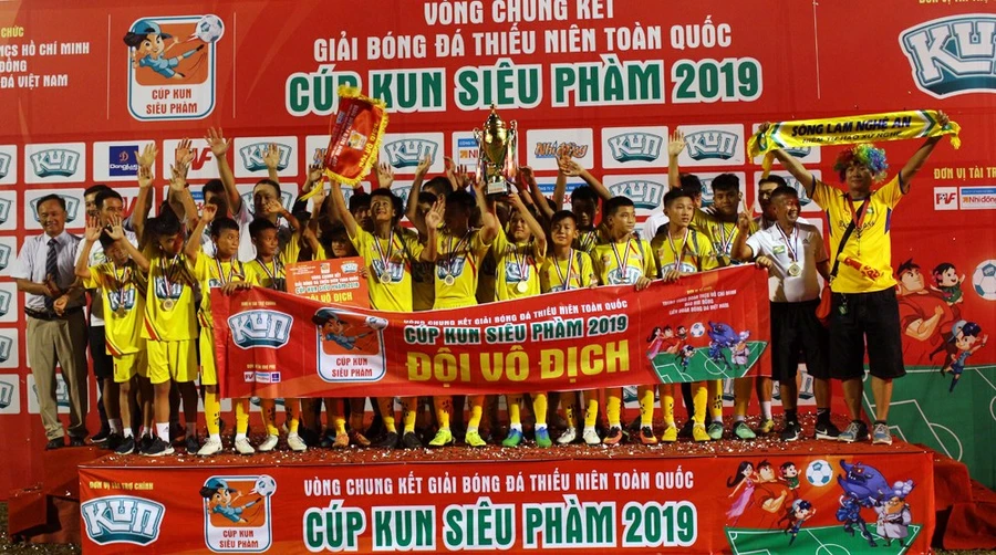 Chung kết giải Thiếu niên toàn quốc 2019, U13 SLNA lên ngôi thuyết phục