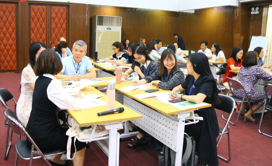Các đại biểu tham gia hội thảo. Các đại biểu tham gia hội thảo.