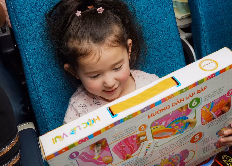 Chuyến bay Trung Thu là một trong những hoạt động thuộc chiến dịch Hành trình Yêu thương - Flights of Love của Vietnam Airlines, bao gồm nhiều hoạt động hướng đến thế hệ chủ nhân tương lai của đất nước như: tặng vé cho học sinh giỏi, hợp tác tổ chức phẫu thuật nhân đạo cho trẻ em nghèo, các chuyến bay nhân dịp Tết thiếu nhi, Giáng sinh…