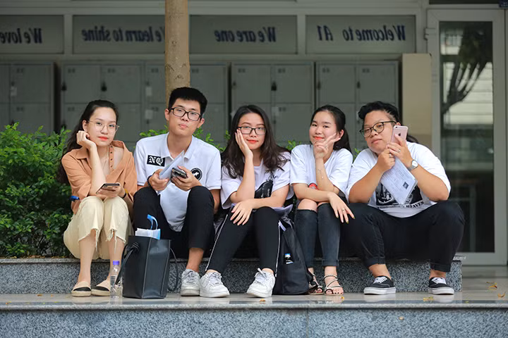 Thời tiết ở phần lớn các tỉnh, thành phố nhìn chung khá thuận lợi, giao thông bảo đảm an toàn giúp cho các thí sinh đến dự thi.