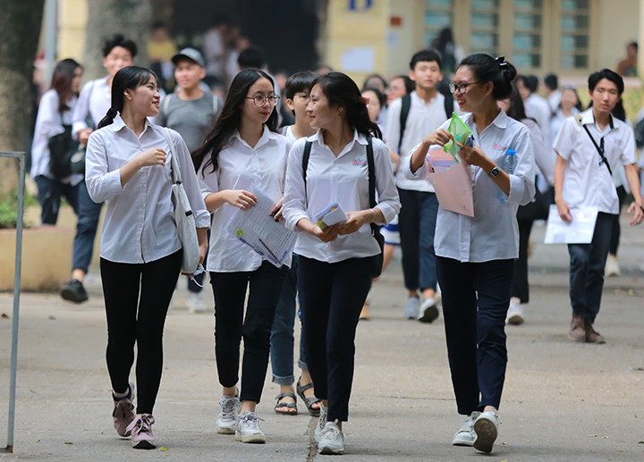 Nhiều em cho rằng đề thi năm nay dễ hơn năm trước rất nhiều.