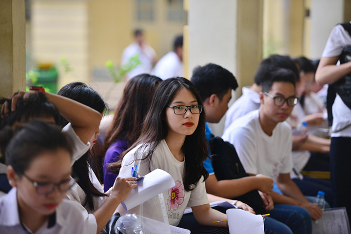 Trước đó, vào chiều ngày 24/6, gần 900.000 thí sinh đã đến làm thủ tục nhận phòng, đăng ký thi. Trước đó, vào chiều ngày 24/6, gần 900.000 thí sinh đã đến làm thủ tục nhận phòng, đăng ký thi.