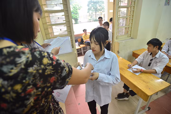 Theo Ban Chỉ đạo thi THPT Quốc gia 2019, buổi làm thủ tục dự thi diễn ra an toàn, trật tự, nghiêm túc, đúng Quy chế.