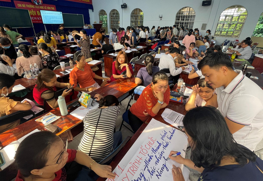 Các lớp tập huấn sách giáo khoa lớp 3 diễn ra sôi nổi. Các lớp tập huấn sách giáo khoa lớp 3 diễn ra sôi nổi.