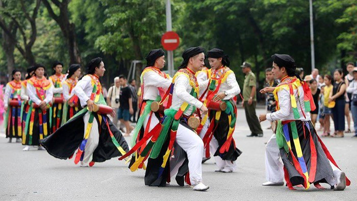 Điệu máu dân gian "Con đĩ đánh bồng" không thể thiếu trong các lễ hội lớn của Hà Nội