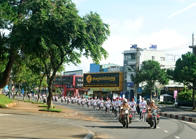 Đoàn đạp xe Hành trình cuộc sống.