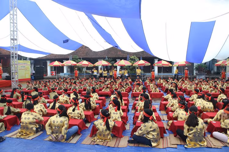 Hăng hái đua tài