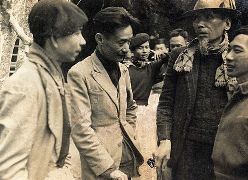 Học giả Phan Khôi (ngườ thứ hai từ trái qua) - Ảnh tư liệu. Học giả Phan Khôi (ngườ thứ hai từ trái qua) - Ảnh tư liệu.