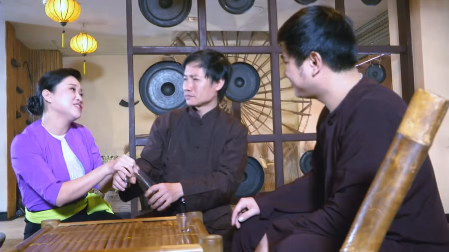 Các nghệ sĩ Xẩm Hầ thành truyền thông điệp.