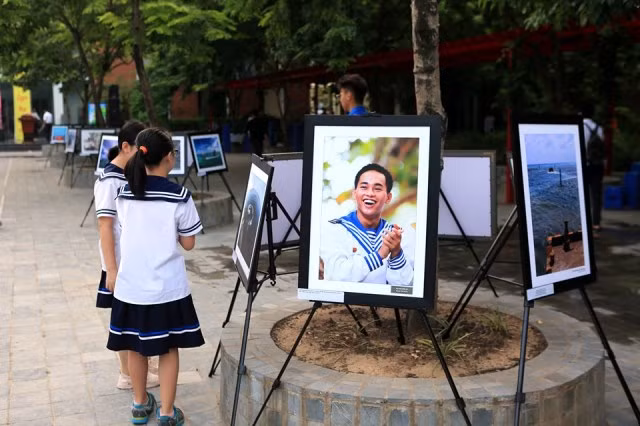 Hiểu và thêm yêu biển đảo quê hương. Hiểu và thêm yêu biển đảo quê hương.