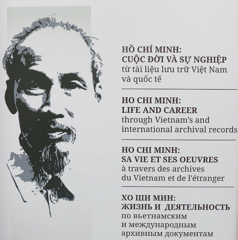 Nhiều tư liệu quý được trưng bày tại triển lãm.