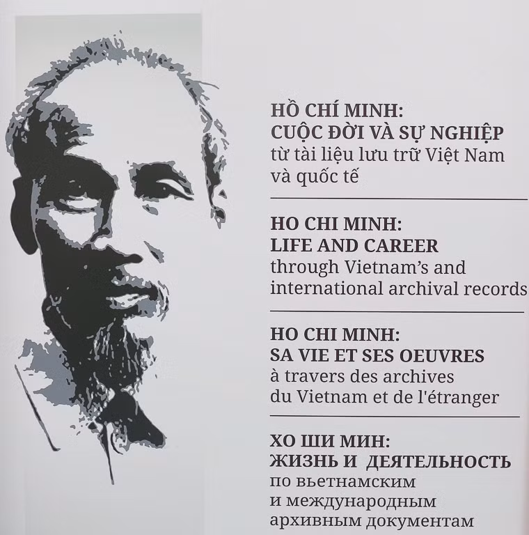 Nhiều tư liệu quý được trưng bày tại triển lãm.