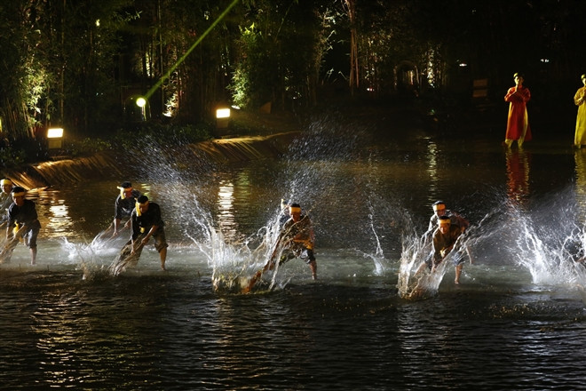 Hình ảnh trong kịch bản “Ngày xưa” hay còn gọi là “Thủa ấy. xứ Đoài”. Hình ảnh trong kịch bản “Ngày xưa” hay còn gọi là “Thủa ấy. xứ Đoài”.