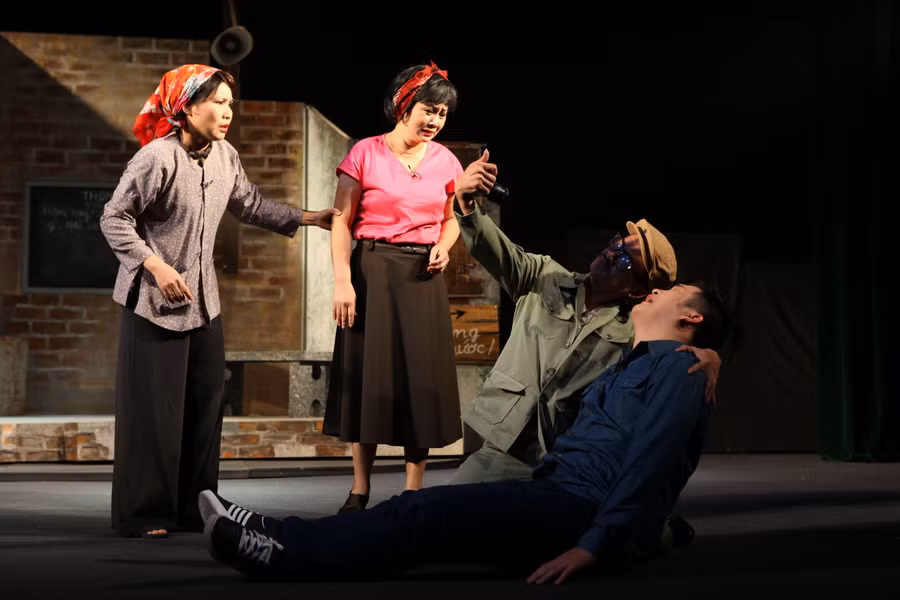 Cảnh trong vở kịch “Ai là thủ phạm?”