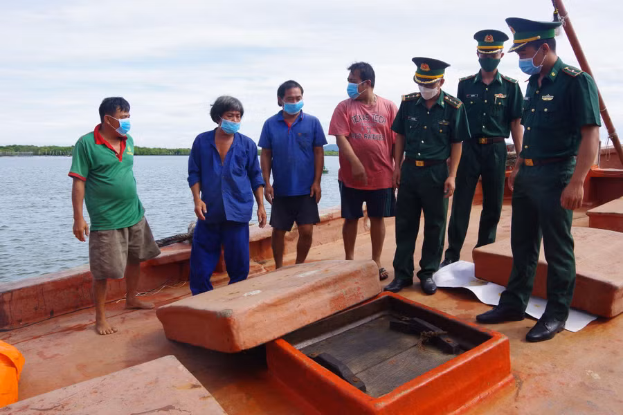 Phương tiện TG90187TS chở khoảng 30.000 lít dầu không rõ nguồn gốc.