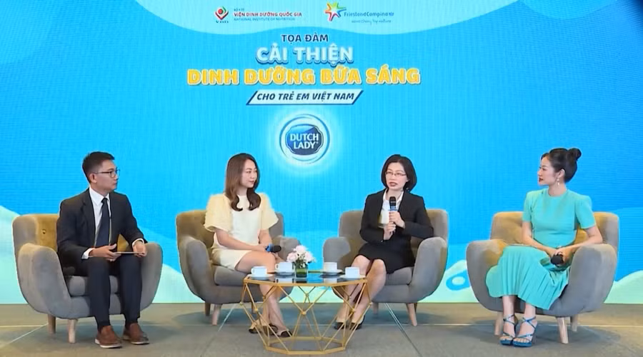 Lần đầu tiên thực trạng bữa sáng được các chuyên gia dinh dưỡng thẳng thắn chia sẻ, gọi tên thành nghịch lý 90:50 mà có thể cứ 2 mẹ theo dõi tọa đàm sẽ có một người gặp phải tình trạng này.