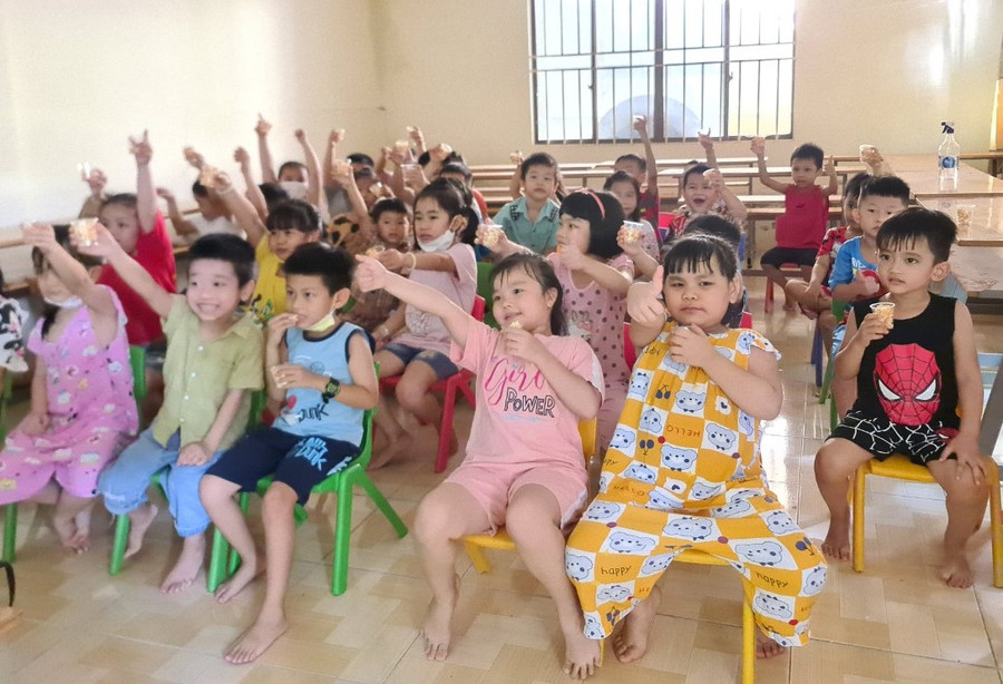 Trẻ Trường mầm non Hồng Hà (quận Bình Thủy, TP Cần Thơ) trong một hoạt động ngoại khóa. Trẻ Trường mầm non Hồng Hà (quận Bình Thủy, TP Cần Thơ) trong một hoạt động ngoại khóa.