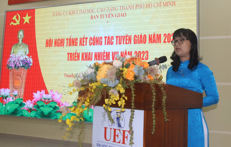 Đồng chí Đặng Thùy Khánh Vân báo cáo tại hội nghị.