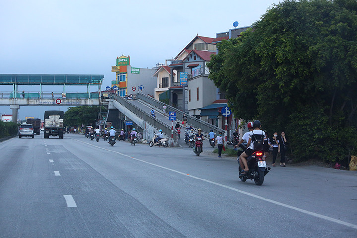 Các cầu vượt hiện nay chưa đủ đáp ứng và cũng chưa được thiết kế hợp lý.