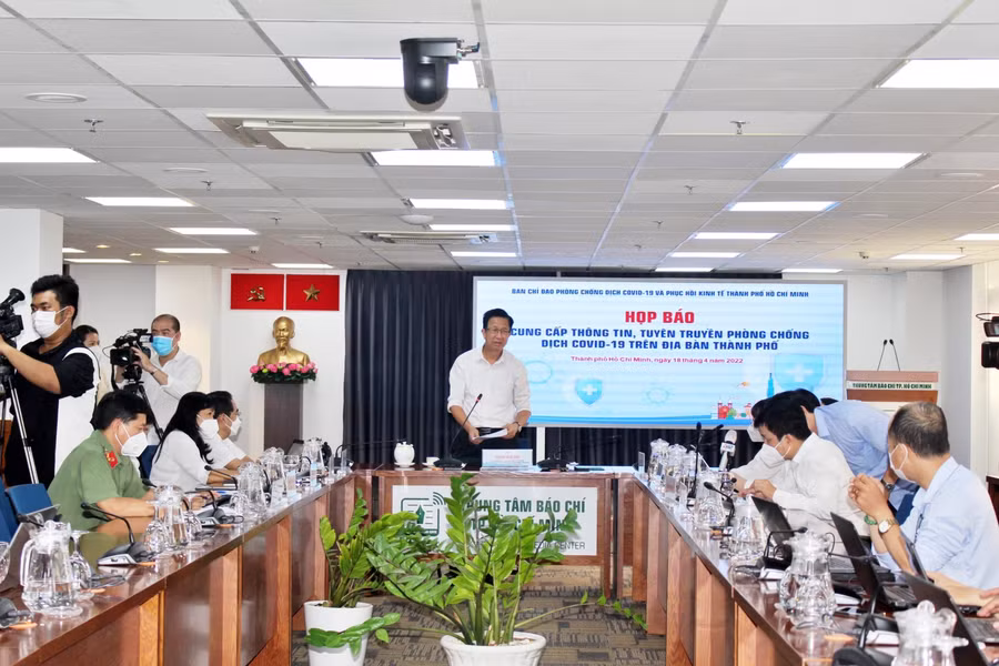 Toàn cảnh buổi họp báo.