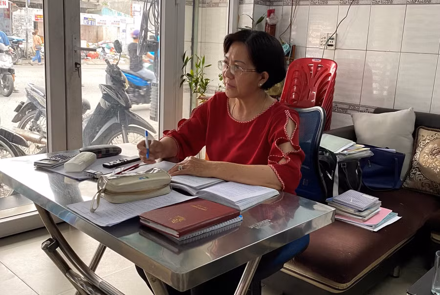 Bà Ngô Thị Kim Chi trong thời gian ôn tập trước kỳ thi tốt nghiệp THPT.