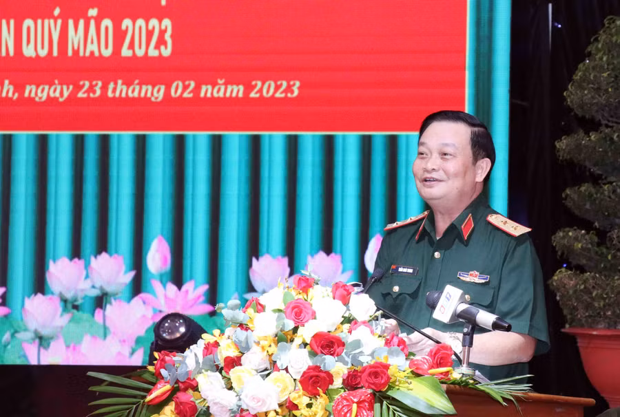 Trung tướng Trần Hoài Trung phát biểu tại buổi gặp mặt.