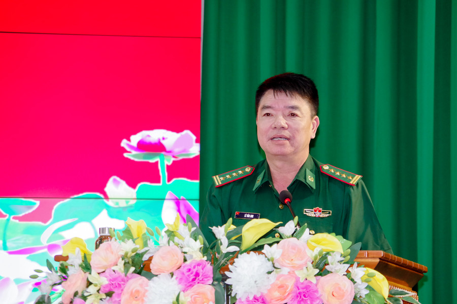 Đại tá Lê Văn Anh phát biểu khai mạc lớp bồi dưỡng tiếng Khmer năm 2023. Đại tá Lê Văn Anh phát biểu khai mạc lớp bồi dưỡng tiếng Khmer năm 2023.