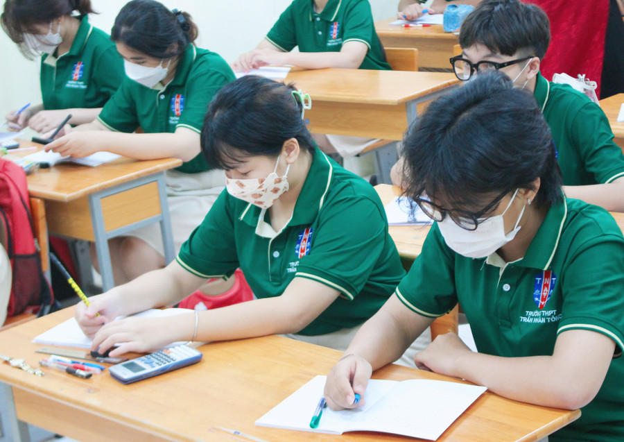 Giờ ôn tập của học sinh Trường THPT Trần Nhân Tông (quận Bình Tân, TPHCM).