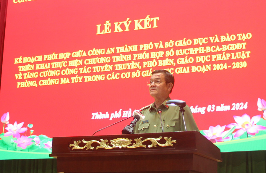 Trung tướng Lê Hồng Nam, Giám đốc Công an TPHCM phát biểu tại lễ ký kết. Trung tướng Lê Hồng Nam, Giám đốc Công an TPHCM phát biểu tại lễ ký kết.