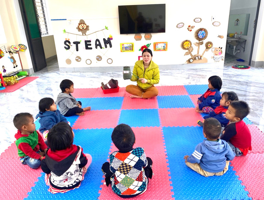 Các lớp học đảm bảo tránh gió lùa và giữ ấm cho học sinh. Các lớp học đảm bảo tránh gió lùa và giữ ấm cho học sinh.
