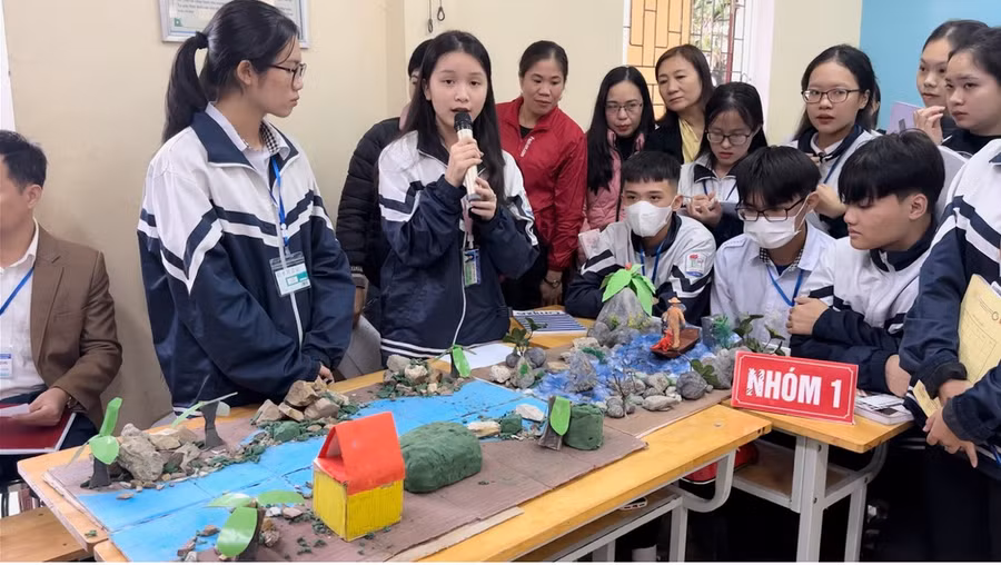 Học sinh trường THPT Hồng Lĩnh hào hứng học Ngữ văn theo định hướng giáo dục STEM.