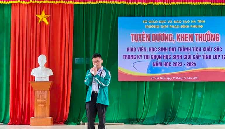 Không chỉ nỗ lực trong học tập, Khánh còn là hạt nhân tích cực các hoạt động đoàn trường.