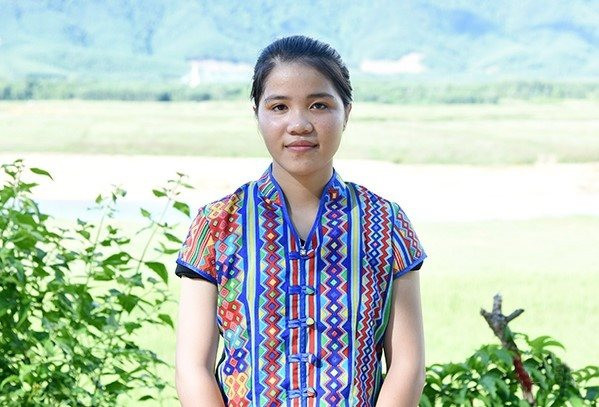 Em Hồ Thị Sương - người Chứt đầu tiên tại Rào Tre đậu Đại học. Em Hồ Thị Sương - người Chứt đầu tiên tại Rào Tre đậu Đại học.