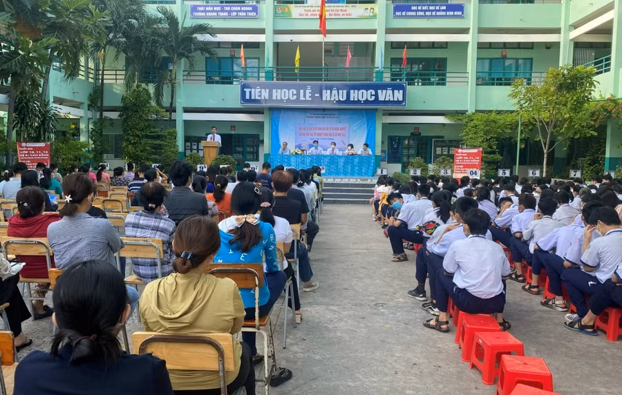 Trường THCS An Lạc tổ chức tư vấn hướng nghiệp cho phụ huynh và học sinh khối 9.