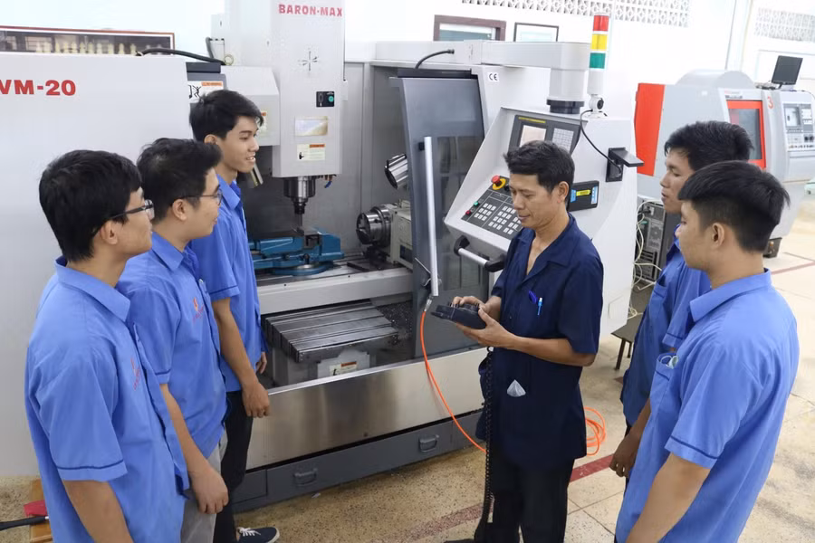 Sau khi tốt nghiệp THCS, nhiều học sinh đã lựa chọn vào các trường Cao đẳng, Trung cấp nghề.