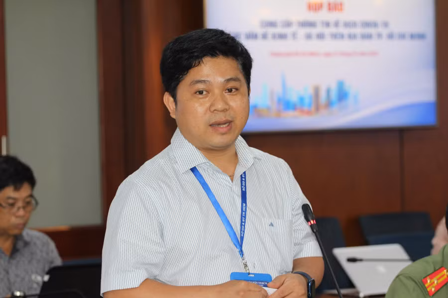 Ông Hồ Tấn Minh thông tin tại buổi họp báo.