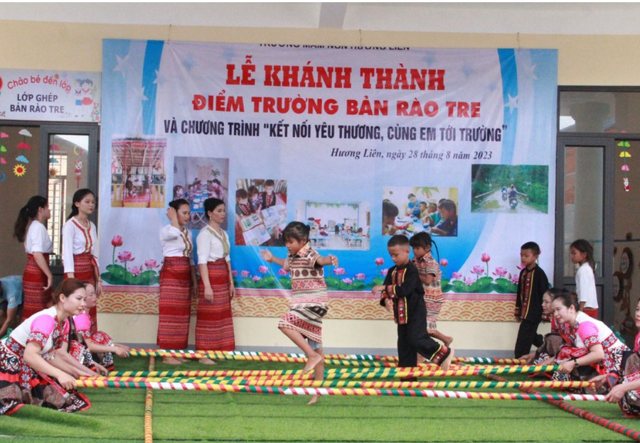 Trường Mầm non Hương Liên (huyện Hương Khê) khánh thành điểm trường mới tại bản Rào Tre trước thềm năm học mới. Trường Mầm non Hương Liên (huyện Hương Khê) khánh thành điểm trường mới tại bản Rào Tre trước thềm năm học mới.