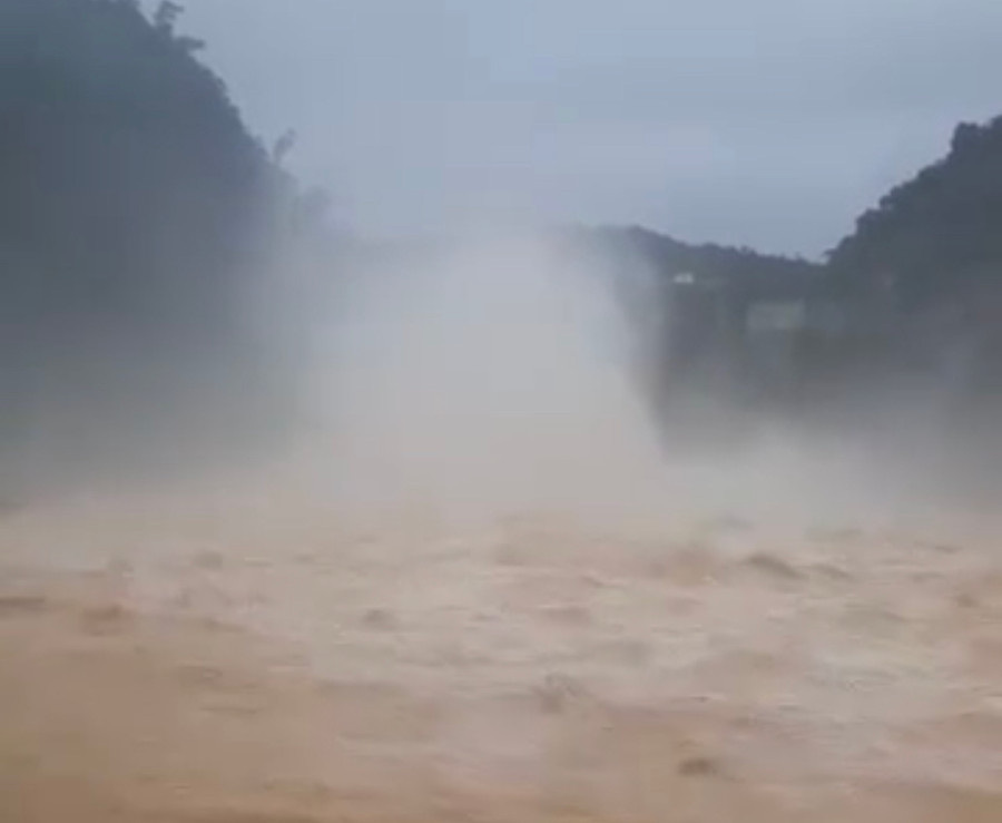 Thuỷ điện Hố Hô bắt đầu xả lũ từ 15h ngày 25/9. Thuỷ điện Hố Hô bắt đầu xả lũ từ 15h ngày 25/9.