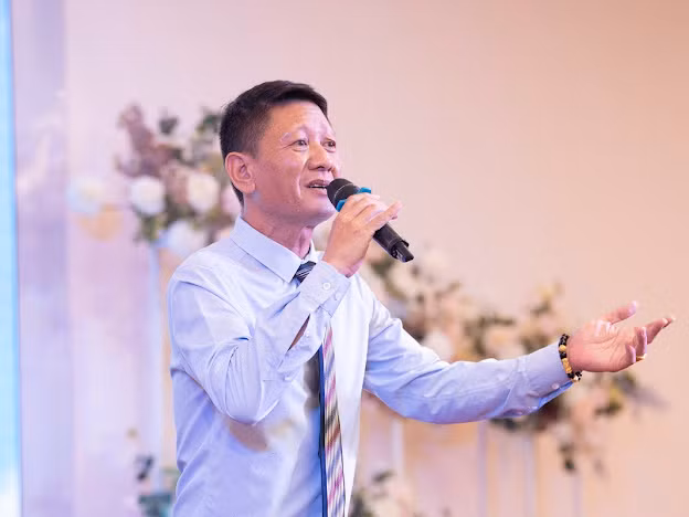 Tiết mục Gửi người em Hà Tĩnh - CS Hồ Đức Trung biểu diễn.